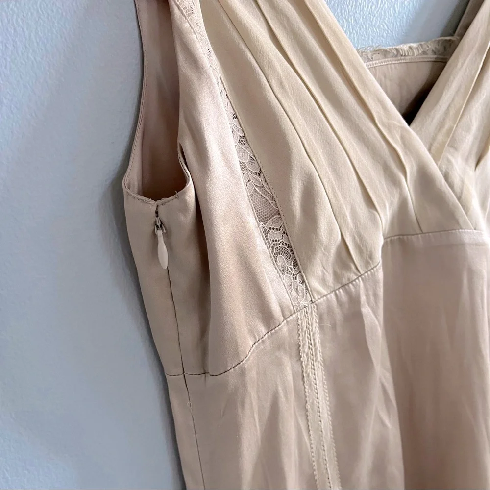 White House Black Market Silk Stretch Timeless V-Neck Tank Size 6 - Picture 8 of 10